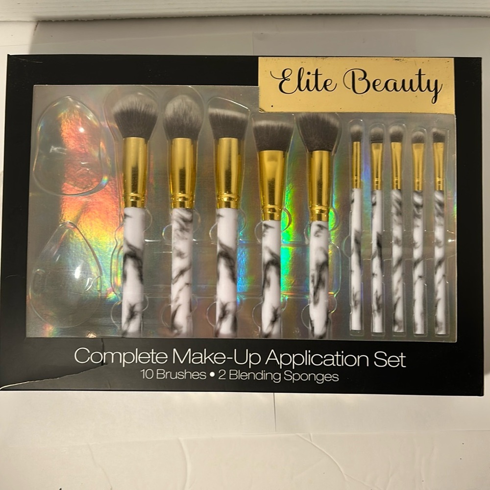 ELITE BEAUTY MAKEUP APPLICATION BRUSHES
Missing Sponges